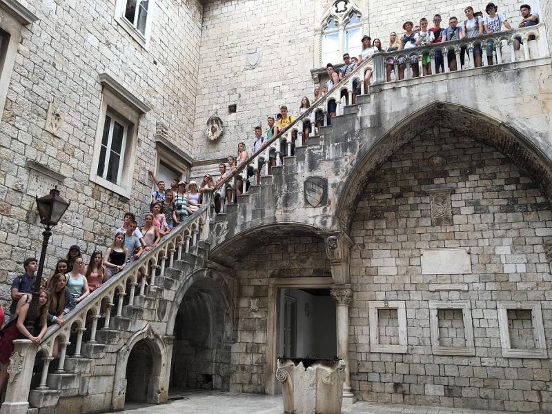 34859472_2027708427557867_2138475310578925568_n