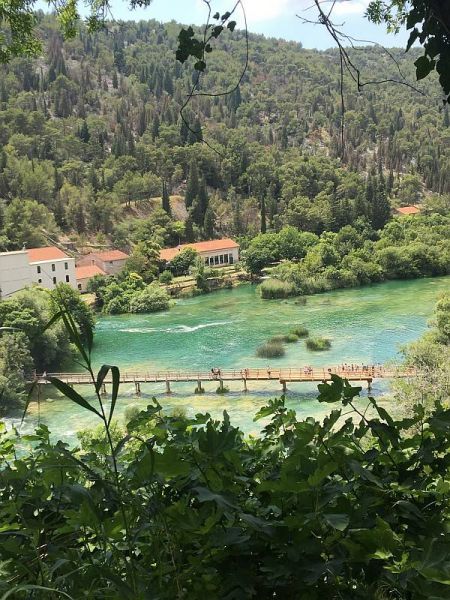 35077497_2028924367436273_2152584969636020224_n