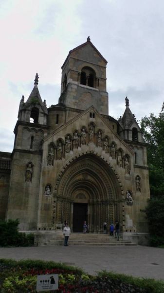 61415715_1301553903337897_8100070641060806656_n