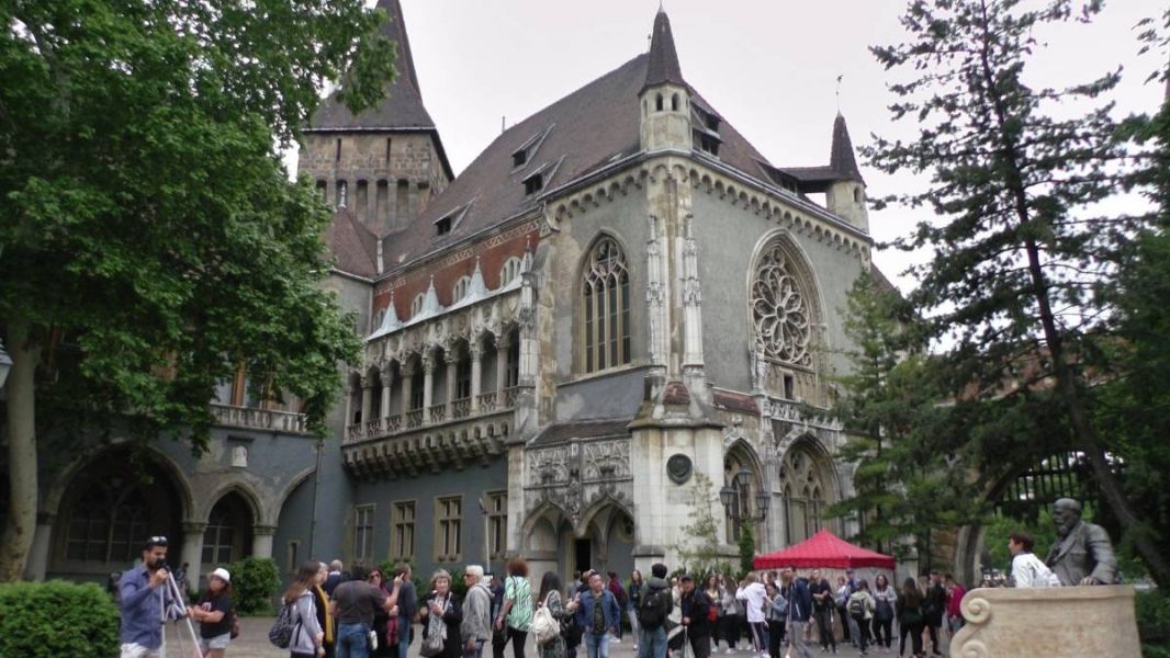 61618566_1301554000004554_5511727622536560640_o