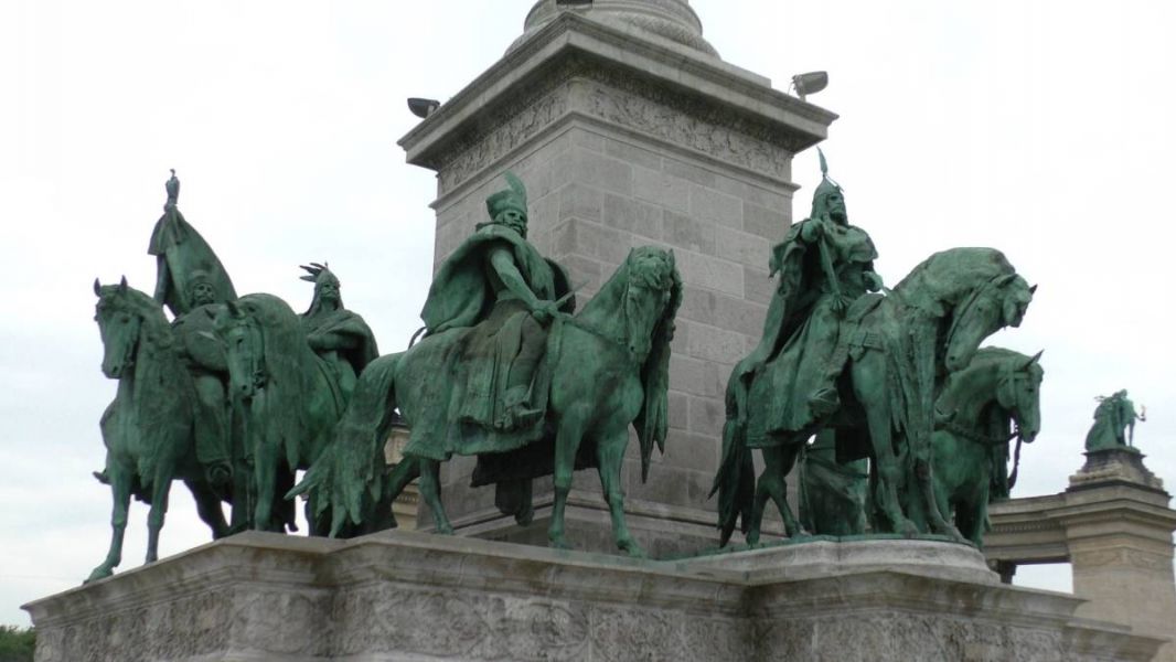 61692575_1301553756671245_724229127892107264_o