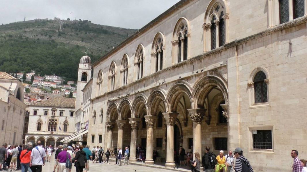 61556885_1301555843337703_1830118030483390464_o