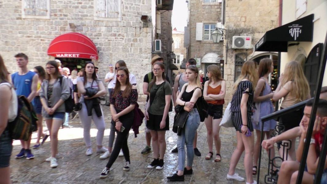 61456320_1302908149869139_1325555254053306368_o