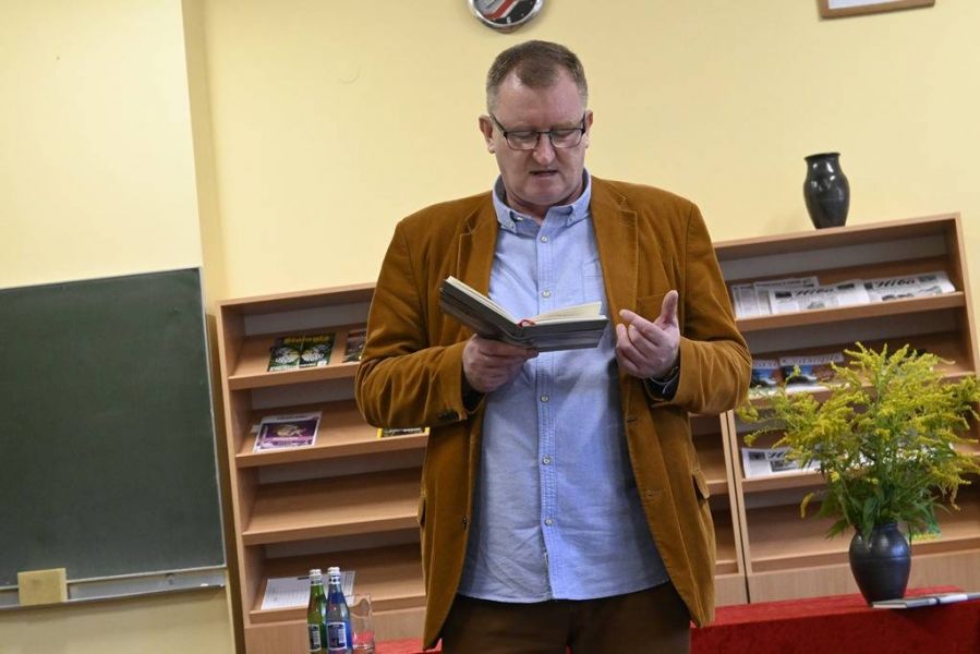 _DSC3601 - spotkanie z poetą zdj 4